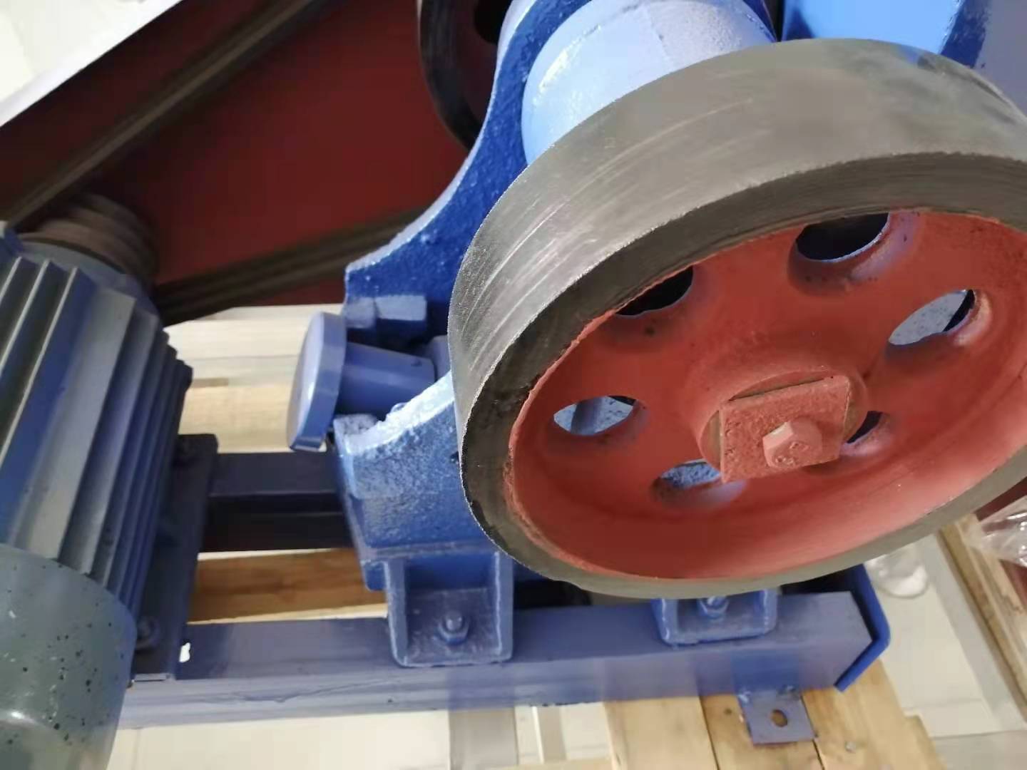 100 60鄂式破碎機8.jpg