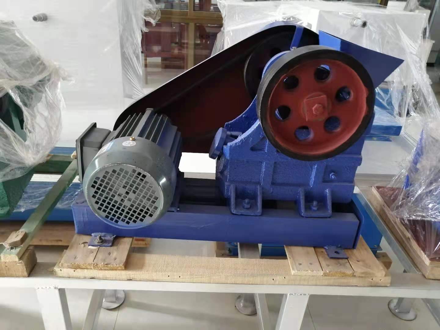 100 60鄂式破碎機6.jpg