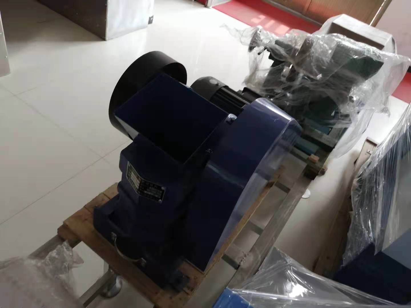 100 60鄂式破碎機4.jpg